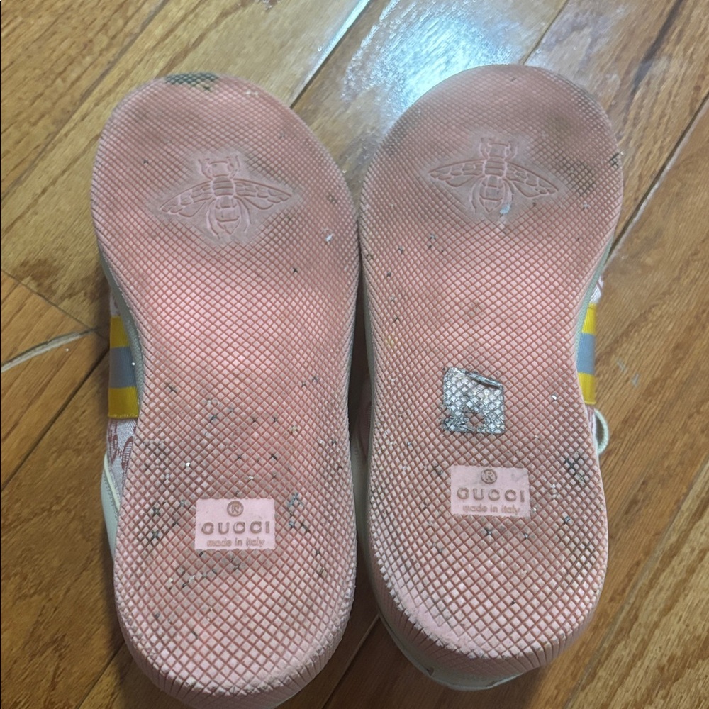 Gucci Cream & Pink GG Low-Top Sneakers - Picture 2 of 5